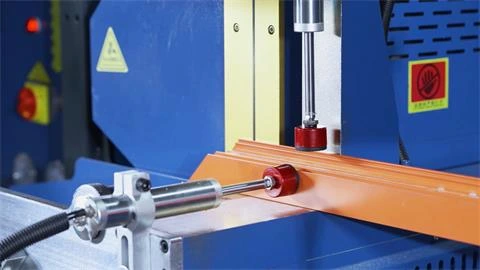 LJG1-550X4200-Aluminum profile automatic fixing system