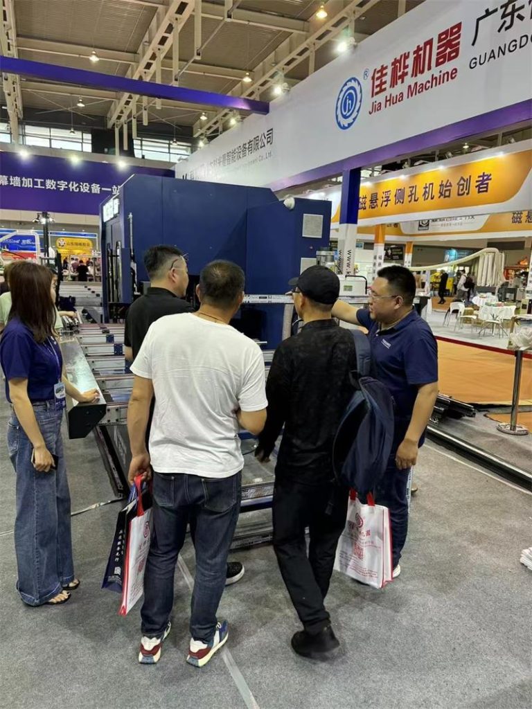 JH Machine KMM S530 Intelligent Aluminum Profile Machining Center High Efficiency Aluminum Window Making Machine 02